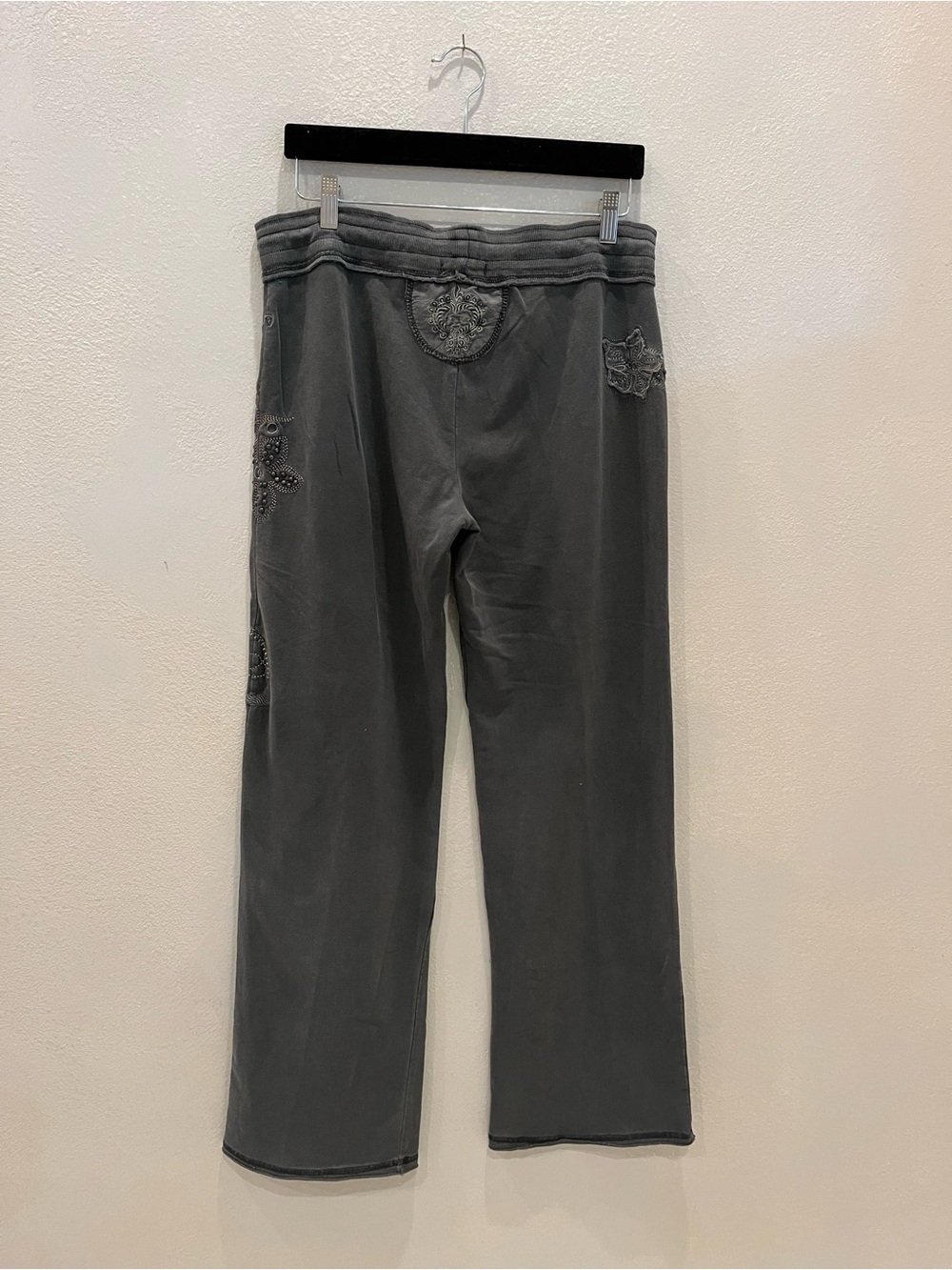 Embellished Gray Distressed Drawstring Lounge Pants. Size Large - Picture 4 of 5
